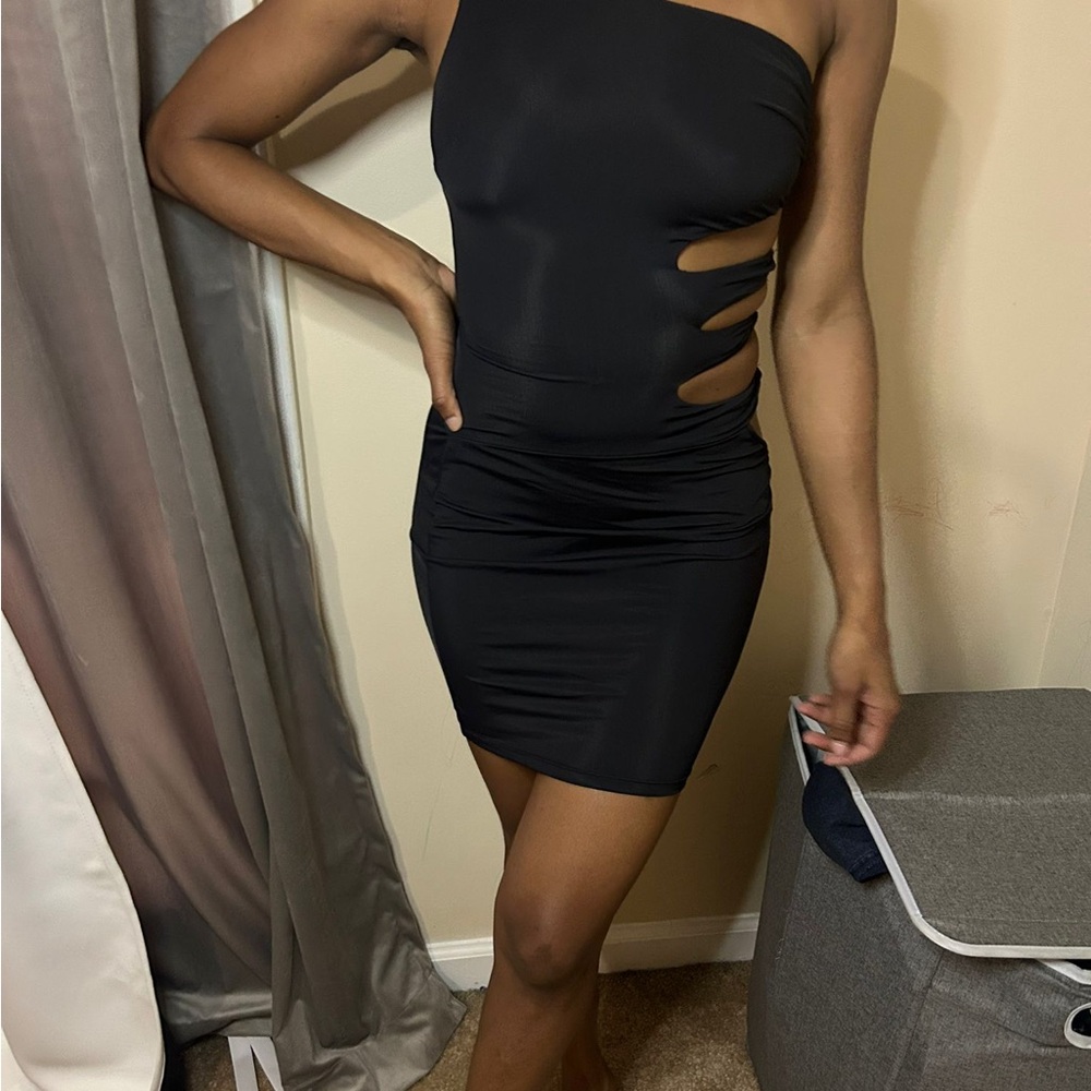 Elegant Black One-Shoulder Dress